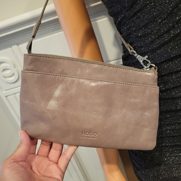 Hobo The Original Crossbody leather purse. - Picture 2 of 8